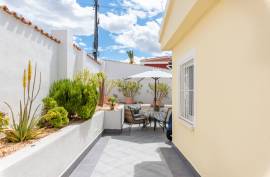 WONDERFUL VILLA NEAR THE CENTRE OF CIUDAD QUESADA