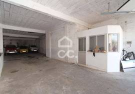 Detached 3 bedroom villa with winery and warehouses next to the EN125