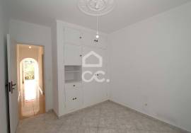 Detached 3 bedroom villa with winery and warehouses next to the EN125