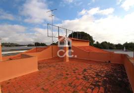 Detached 3 bedroom villa with winery and warehouses next to the EN125