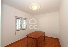 Detached 3 bedroom villa with winery and warehouses next to the EN125