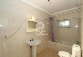 Detached 3 bedroom villa with winery and warehouses next to the EN125