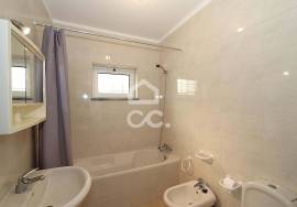 Detached 3 bedroom villa with winery and warehouses next to the EN125