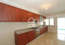 Detached 3 bedroom villa with winery and warehouses next to the EN125