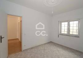 Detached 3 bedroom villa with winery and warehouses next to the EN125