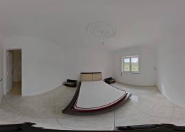 Detached 3 bedroom villa with winery and warehouses next to the EN125
