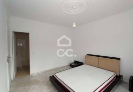 Detached 3 bedroom villa with winery and warehouses next to the EN125