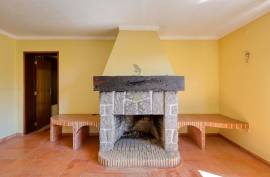 4 + 1 bedroom villa with a lot of potential located in Monchique