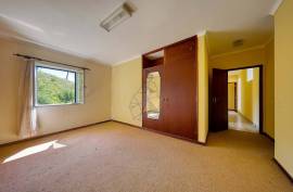 4 + 1 bedroom villa with a lot of potential located in Monchique