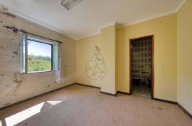 4 + 1 bedroom villa with a lot of potential located in Monchique