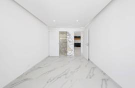 Renovated 2 bedroom apartment on Av. April 25 in Portimão