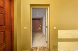 Renovated 2 bedroom apartment on Av. April 25 in Portimão