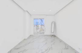Renovated 2 bedroom apartment on Av. April 25 in Portimão