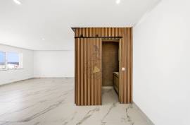 Renovated 2 bedroom apartment on Av. April 25 in Portimão