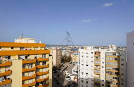 Renovated 2 bedroom apartment on Av. April 25 in Portimão