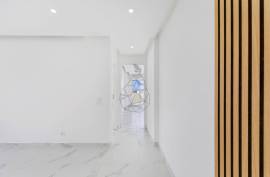 Renovated 2 bedroom apartment on Av. April 25 in Portimão