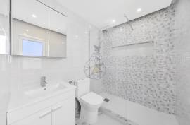 Renovated 2 bedroom apartment on Av. April 25 in Portimão