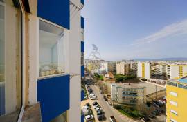 Renovated 2 bedroom apartment on Av. April 25 in Portimão