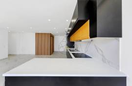 Renovated 2 bedroom apartment on Av. April 25 in Portimão