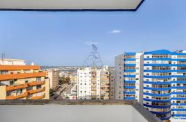 Renovated 2 bedroom apartment on Av. April 25 in Portimão