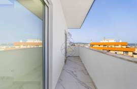Renovated 2 bedroom apartment on Av. April 25 in Portimão