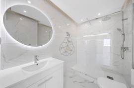 Renovated 2 bedroom apartment on Av. April 25 in Portimão