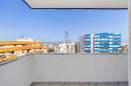Renovated 2 bedroom apartment on Av. April 25 in Portimão