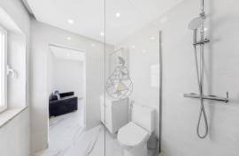 Renovated 2 bedroom apartment on Av. April 25 in Portimão
