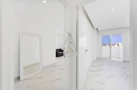 Renovated 2 bedroom apartment on Av. April 25 in Portimão