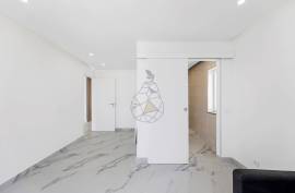 Renovated 2 bedroom apartment on Av. April 25 in Portimão