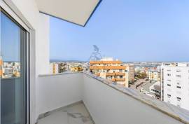 Renovated 2 bedroom apartment on Av. April 25 in Portimão
