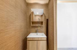 Renovated 2 bedroom apartment on Av. April 25 in Portimão