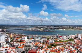 Renovated 2 bedroom apartment on Av. April 25 in Portimão