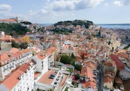 Architect-designed 8-bedroom townhouse with infinity pool and panoramic views over Lisbon and the Tagus