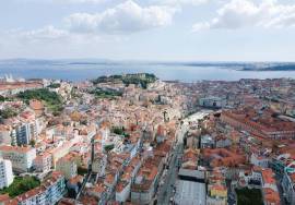 Architect-designed 8-bedroom townhouse with infinity pool and panoramic views over Lisbon and the Tagus