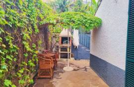 Charming 5-Bedroom Villa with Sea Views in Funchal