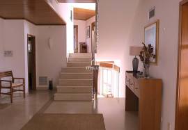 Charming farmhouse with an area of  5.540m2, 5 suites and 4 fireplaces
