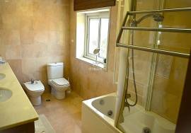 Charming farmhouse with an area of  5.540m2, 5 suites and 4 fireplaces