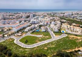 Plot of land with 559 m2 inserted in a new and noble urbanization located in Albufeira