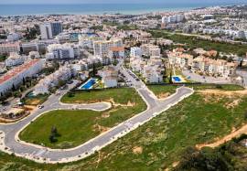 Plot of land with 559 m2 inserted in a new and noble urbanization located in Albufeira