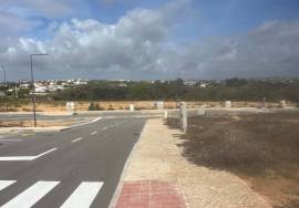Plot of land with 559 m2 inserted in a new and noble urbanization located in Albufeira