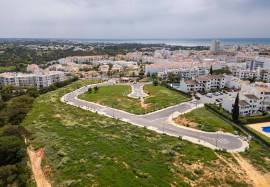 Plot of land with 559 m2 inserted in a new and noble urbanization located in Albufeira