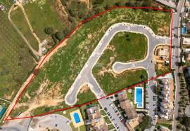 Plot of land with 559 m2 inserted in a new and noble urbanization located in Albufeira