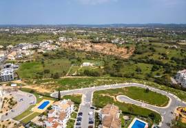 Plot of land with 559 m2 inserted in a new and noble urbanization located in Albufeira