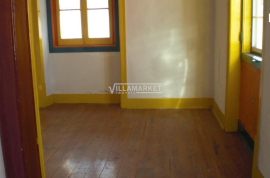 5 bedroom single storey bank villa located in Assentiz (Torres Novas), set in a plot of land with 1,187 m²