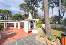 Opportunity - 1 bedroom villa with communal pool, Vilamoura