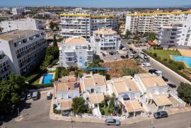 2 bedroom semi-detached house with garden and local accommodation license in Albufeira