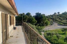 Commerical property with apartment for Sale In Cleto Calabria