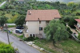 Commerical property with apartment for Sale In Cleto Calabria