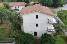 Commerical property with apartment for Sale In Cleto Calabria
